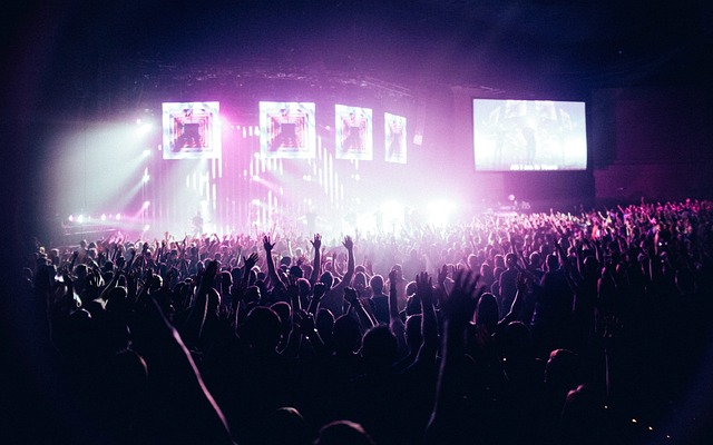 Atualize sua experi&ecirc;ncia de ilumina&ccedil;&atilde;o de est&aacute;dio: os tr&ecirc;s m&eacute;todos de controle DMX do RGBW Stadium Light
