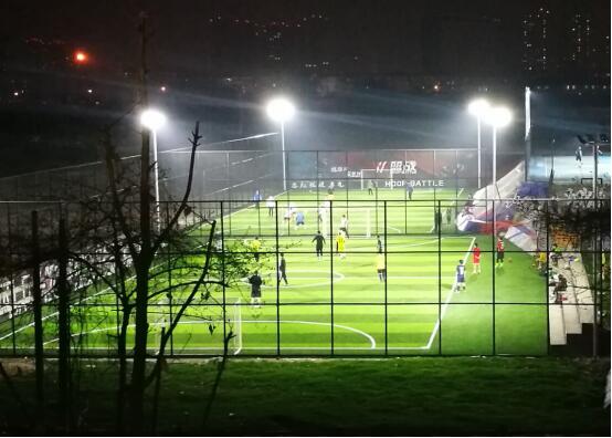 &iquest;Por qu&eacute; el est&aacute;ndar de iluminaci&oacute;n adecuado para el estadio es vital para el campo de su estadio?